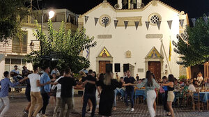  Γλέντι μέχρι πρωίας στο Μοχό - Διασκέδασαν με την ψυχή τους μικροί και μεγάλοι