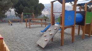 Ολοκληρώθηκε η νέα παιδική χαρά στους Ασκούς του Δήμου Μινώα