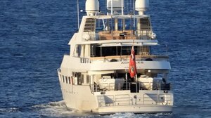 Θαλαμηγός βρέθηκε από τα νησιά Κέημαν στην Λάμψακο Ευβοίας