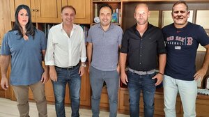 Όταν ο Δήμαρχος έχει κέφια και ... γνώσεις photoshop