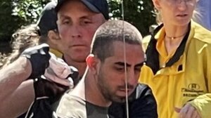 Ο δράστης της επίθεσης κατά του Σαλμάν Ρούσντι δήλωσε «αθώος»