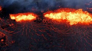 Ισλανδία: Εντυπωσιακά εναέρια πλάνα από εκρήξεις ηφαιστείων