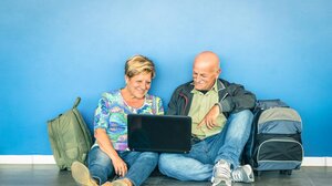 Στη συγκατοίκηση επιστρέφει η τρίτη ηλικία στη Βρετανία λόγω ακρίβειας