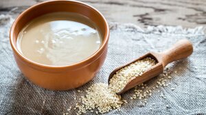 Tαχίνι: Τα θρεπτικά συστατικά, οι θερμίδες και οι τρόποι να το καταναλώσετε