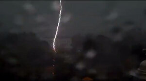 ΗΠΑ: Τέσσερις τραυματίες από πτώση κεραυνού κοντά στον Λευκό Οίκο – Δείτε το βίντεο