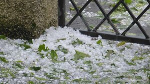 Βροχές, καταιγίδες και χαλαζοπτώσεις την Τρίτη – Οι πιο επικίνδυνες περιοχές