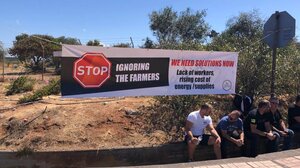 Ένωσαν τις φωνές τους ... και στα αγγλικά οι αγρότες - Κινητοποίηση στο αεροδρόμιο