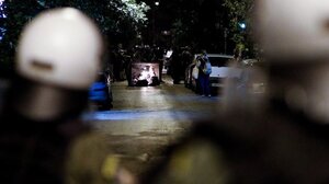 Επίθεση με πέτρες και μπουκάλια σε αστυνομικούς στα Εξάρχεια