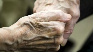 Δράμα: Άρπαξαν 25.000 ευρώ από ηλικιωμένη - Πώς τους έπιασαν οι αστυνομικοί