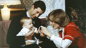  Κάρολος Γ': Ο νέος βασιλιάς της Βρετανίας μέσα από ιστορικές φωτογραφίες 