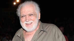 Κώστας Καζάκος: Η «πόρτα» στο Πανεπιστήμιο, η συνάντηση-σταθμός με τον Κουν και ο έρωτας με την Καρέζη