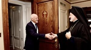 Επίσκεψη του Γιώργου Παπανδρέου στον αρχιεπίσκοπο Αμερικής Ελπιδοφόρο