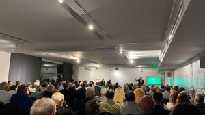 Το ΠΑΣΟΚ είναι εδώ και ... πολυπληθές!