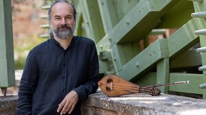 Σωκράτης Σινόπουλος στο Cretalive: "Η πολίτικη και η κρητική λύρα έχουν πολλές ομοιότητες!"