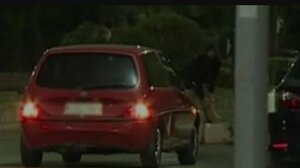 Παραδόθηκε ο οδηγός που παρέσυρε πεζή κατά τη διάρκεια ζωντανής σύνδεσης