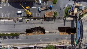 Τρομακτικό θέαμα: Δύο γιγαντιαίες καταβόθρες στη Γουατεμάλα «κατάπιαν» αυτοκίνητα – 2 αγνοούμενοι