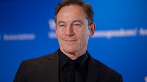 Ο Τζέισον Άιζακς θα υποδυθεί τον Κάρι Γκραντ 