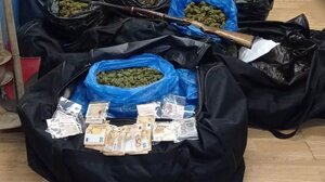 Εξαρθρώθηκε μεγάλη σπείρα παραγωγής και διακίνησης κάνναβης - Πιάστηκαν με ένα τόνο κάνναβης! 