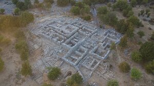 «Ζώμινθος. Ένα ανάκτορο στο βουνό», η Έφη Σαπουνά Σακελλαράκη μιλάει για το μοναδικό ορεινό ανάκτορο στην καρδιά της Κρήτης	