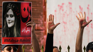 Τσουνάμι διαμαρτυρίας πνίγει το Ιράν