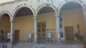 Τα εν οίκω εν δήμω, ή επτά βήματα για τη δημιουργία μιας πινακοθήκης