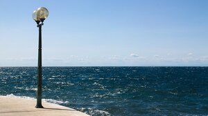 Αντικατάσταση φωτιστικών σωμάτων στην Παραλιακή