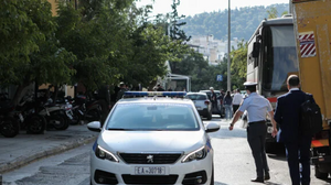 Αυτοβούλως στη ΓΑΔΑ τρία άτομα που φέρονται να συνομίλησαν με τη 12χρονη