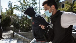 Κολωνός: Έρχονται νέα εντάλματα σύλληψης, ανάμεσά τους και για «πρόσωπο κλειδί»