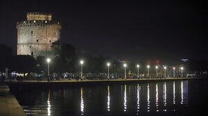 Θεσσαλονίκη: Ξυλοκόπησε την αδελφή του έξω από τον Λευκό Πύργο