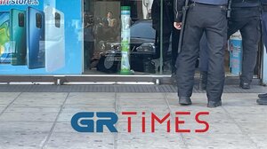 Κινηματογραφική σύλληψη των επίδοξων ληστών που ταμπουρώθηκαν σε κατάστημα