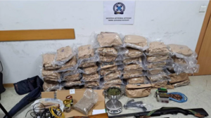 Αστυνομικός σε σπείρα διακίνησης κάνναβης με όπλα και εκρηκτικά 