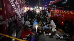 Ασύλληπτη τραγωδία στην Σεούλ: 146 νεκροί από ποδοπατήματα, 150 οι τραυματίες