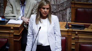 Επίθεση με τρικάκια στο γραφείο της Ζωής Ράπτη