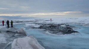 Κλιματική κρίση: Τεράστια μάζα μικροβίων απελευθερώνεται από το λιώσιμο των παγετώνων