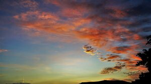 Η Ανατολή φόρεσε τα κυριακάτικά της