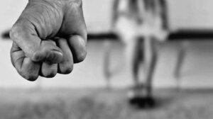 Ενδοοικογενειακή βία: Δεκαήμερη «αποβολή» στους συζύγους που εκδηλώνουν επιθετικότητα