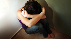 Πάτρα: Ξυλοκόπησε τη μητέρα του παιδιού του έξω από το σχολείο