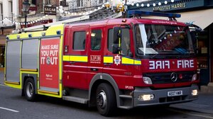 Υπό έλεγχο τέθηκε πυρκαγιά σε χώρο εργοστασίου στη Νέα Ζωή Ασπροπύργου