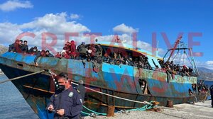 Το ψαράδικο που έφτασε με 500 μετανάστες στην Κρήτη και η ομοιότητα με εκείνο που βυθίστηκε στην Πύλο