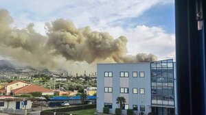 Πυρκαγιά στον Ασπρόπυργο: Στάλθηκε μήνυμα από το 112