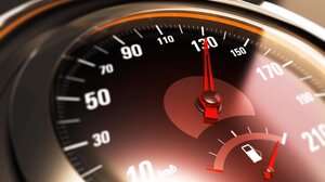 Γνωστός επιχειρηματίας έκανε… πίστα την Βουλιαγμένης αγγίζοντας τα 216 χλμ - Βίντεο ντοκουμέντο