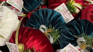 Μοίρασαν γούρια και ενίσχυσαν ένα Σύλλογο με σημαντικό έργο