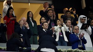 Στο Κατάρ ο Γάλλος πρόεδρος εν μέσω αναταράξεων για το Qatargate