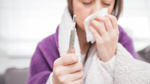 Χριστούγεννα με κύμα ιογενών λοιμώξεων – Ποιες ηλικίες «σαρώνει» η γρίπη