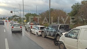 Καραμπόλα τεσσάρων οχημάτων με το ... καλημέρα