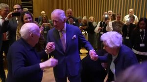 Ο βασιλιάς Κάρολος χόρεψε με την αδελφή της Άννας Φρανκ