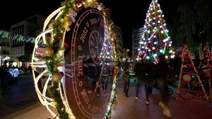 Ο 7χρονος Κωνσταντίνος χόρεψε στο πλήθος και συγκίνησε!