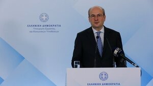  Χατζηδάκης: Εφαρμόζουμε κοινωνική πολιτική στην πράξη