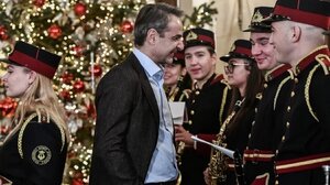 Κάλαντα από διάφορες περιοχές της χώρας, άκουσε ο πρωθυπουργός 