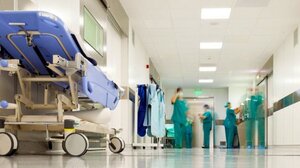 Ασθενής με κορωνοϊό το «έσκασε» από νοσοκομείο πηδώντας από το παράθυρο